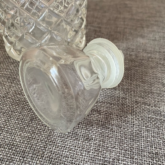 Small Glass Decanter Diamond Pattern 9.5”H - Picture 9 of 11